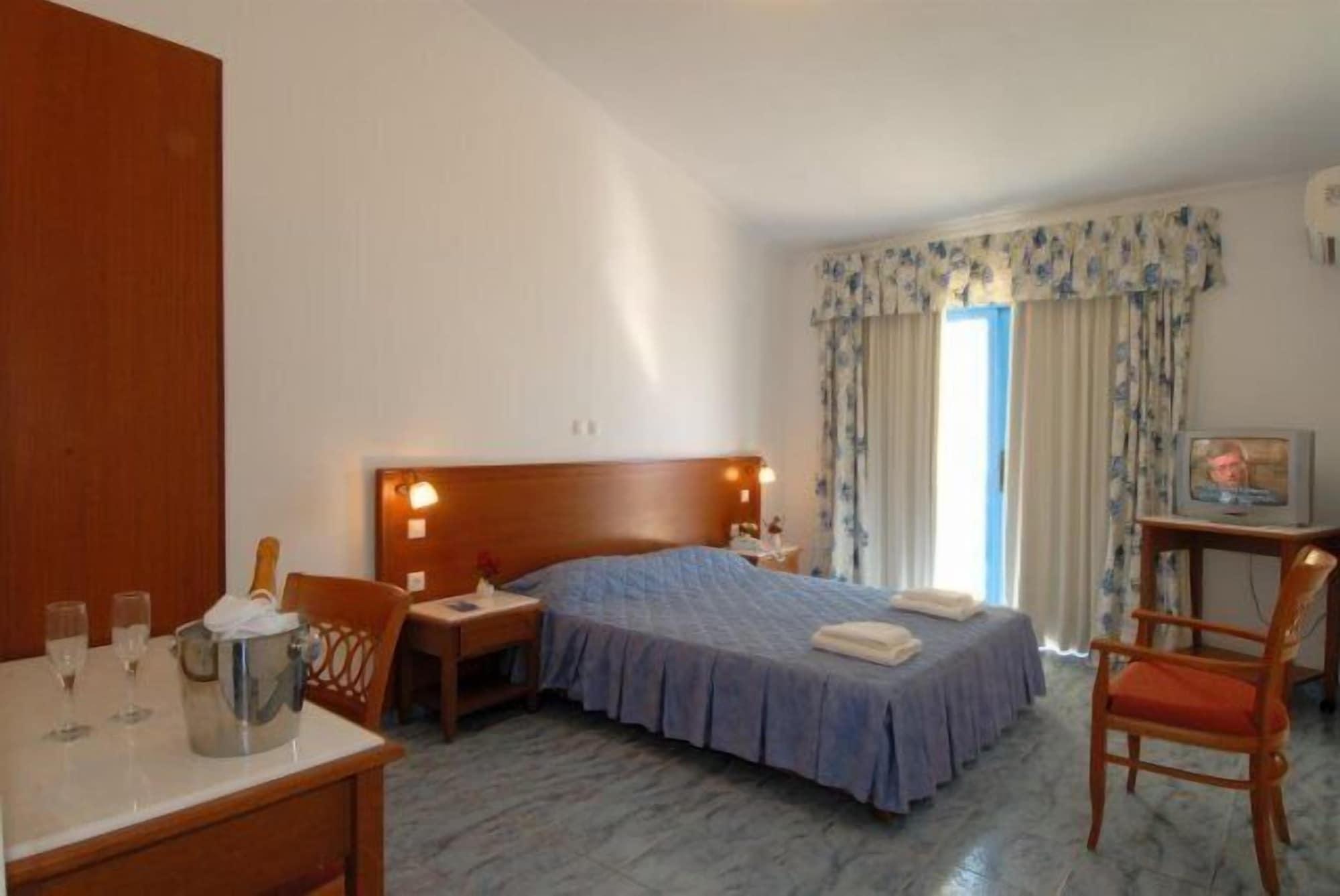 Costa Blu Hotel Benitses  Buitenkant foto