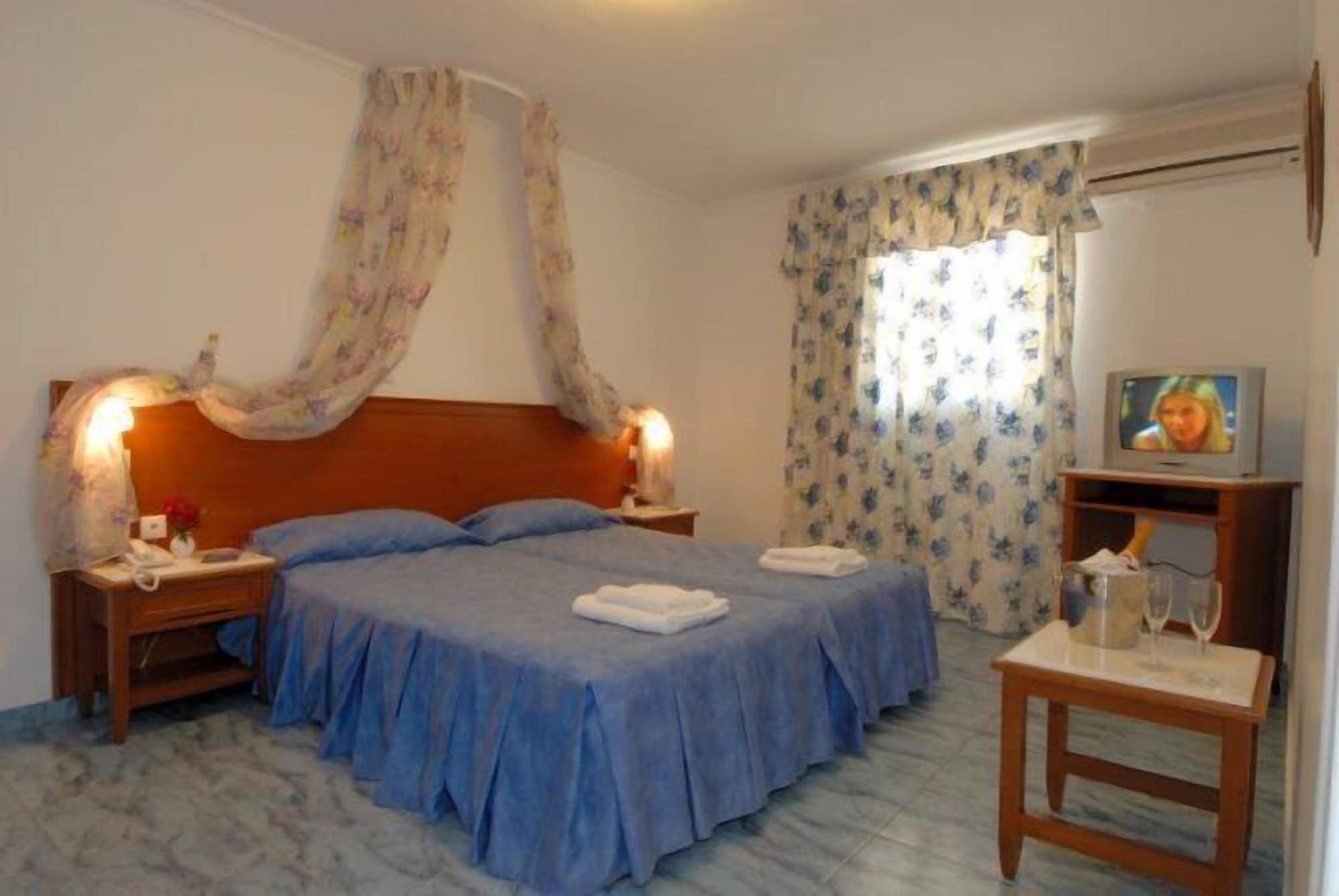 Costa Blu Hotel Benitses  Kamer foto