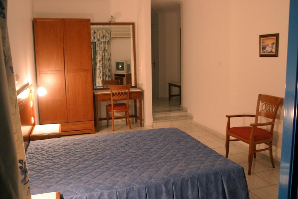 Costa Blu Hotel Benitses  Buitenkant foto